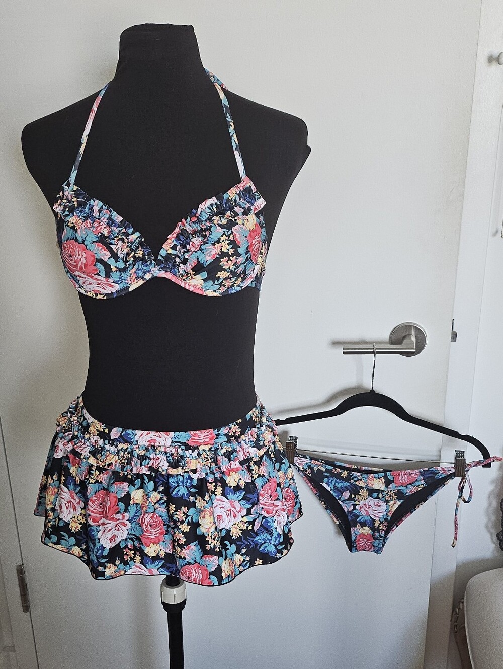 Rienda Gyaru Japan Floral Ruffle Bikini Top & Skirt Swim Set Blue & Pink Roses